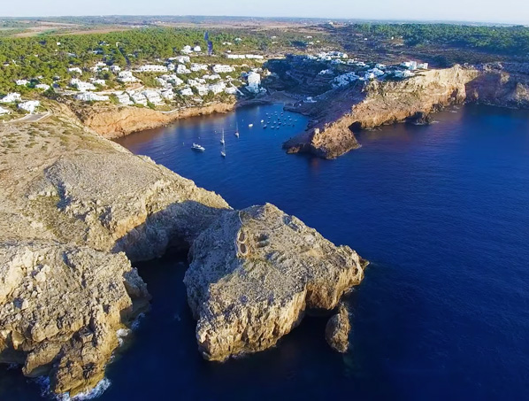 Propiedad en primera línea en Cala Morell – Menorca para reformar!!