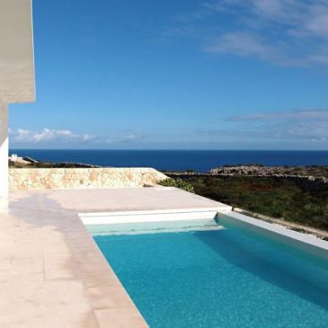 Chalet en venta en primera línea en cala norte de Menorca