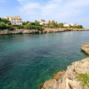 Parcela edificable en primera línea en Menorca