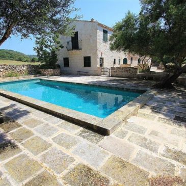 Menorca: Finca en venta junto a la playa
