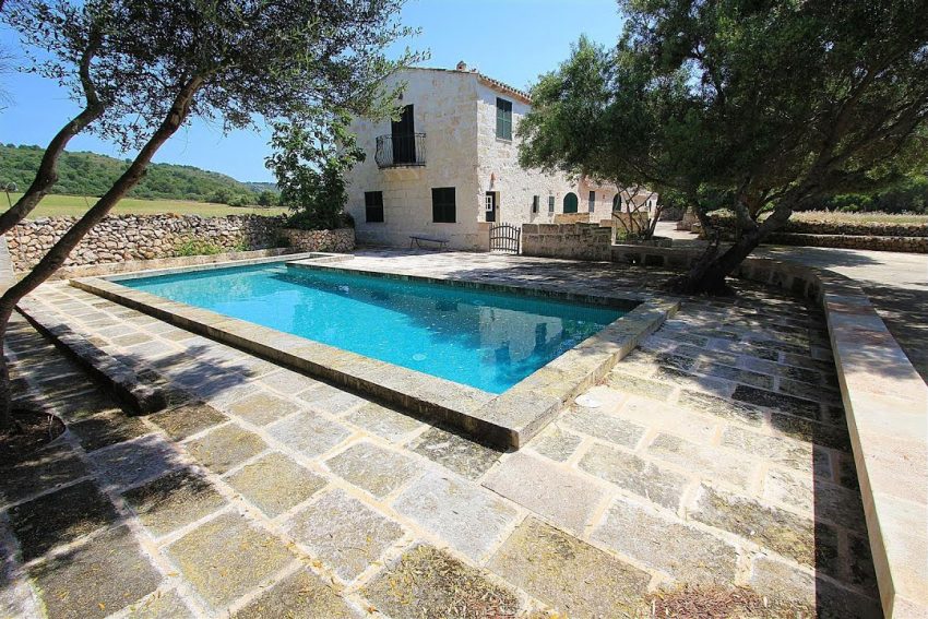 Menorca: Finca en venta junto a la playa