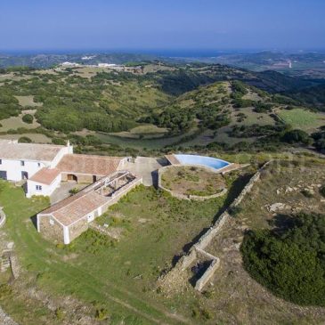 Finca rústica en Menorca con vistas al campo y al mar