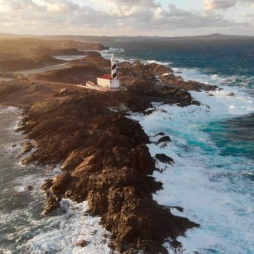 Vivir en Menorca en invierno: cuando la isla se hechiza