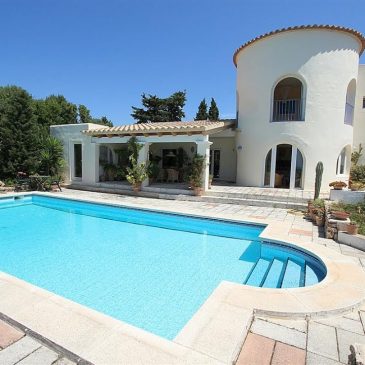 Renovated country villas with sea views in Menorca