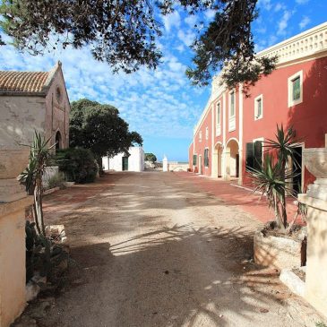 Wonderful country house with access to an unspoilt cove