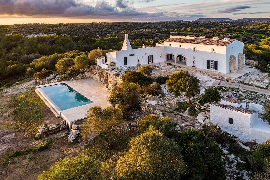 Large country estate next to the beach