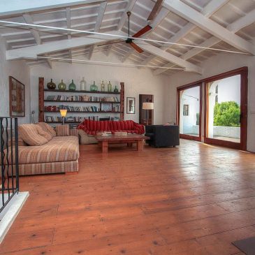 Renovated country estates near Mahón