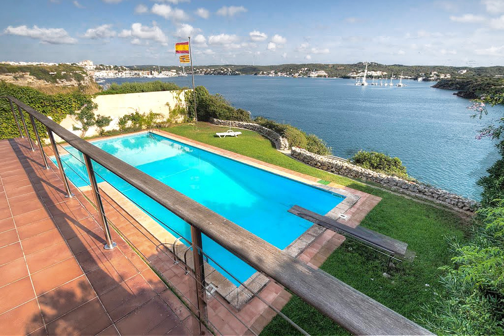 Exclusive house with its own mooring and stunning views