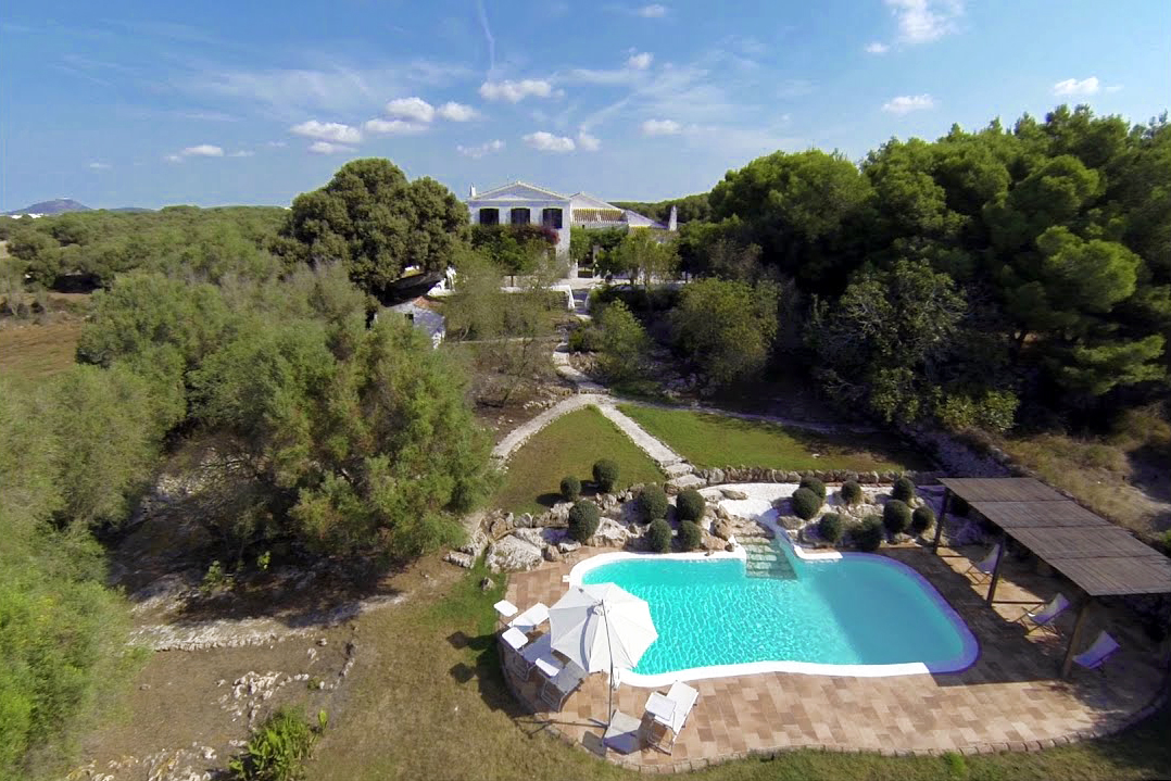 Country estate in Menorca with a grand house