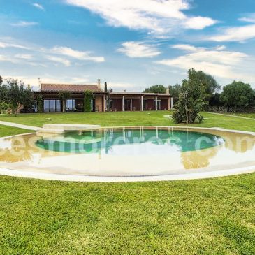 Comfort and nature on a Menorca country estate
