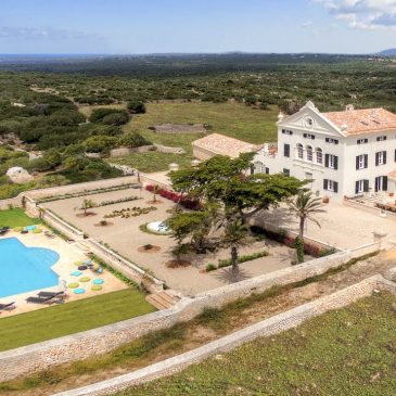 Luxury country estate overlooking the sea in Menorca
