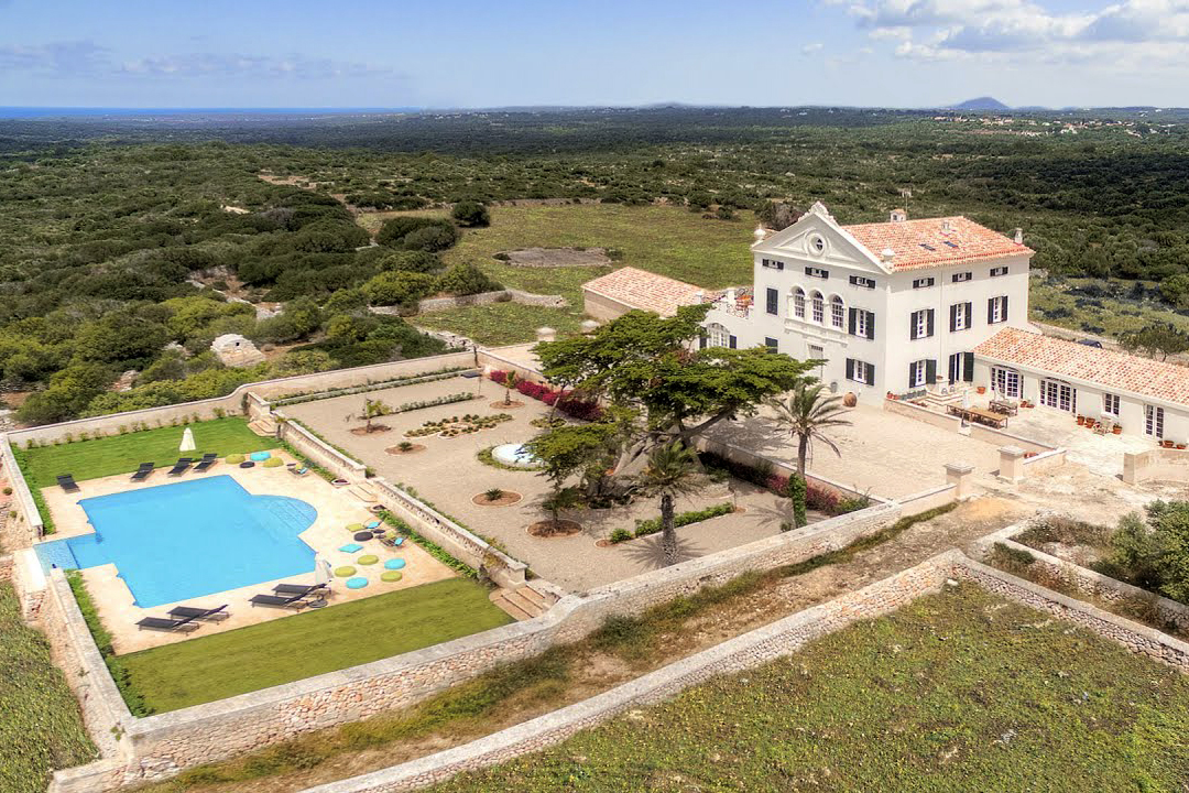 Luxury and style in front of the sea