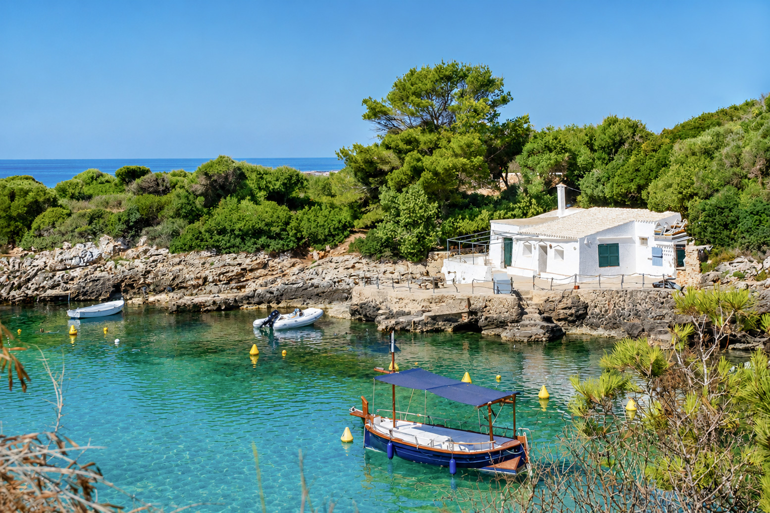 Small seaside houses in Menorca: hidden retreats facing the Mediterranean
